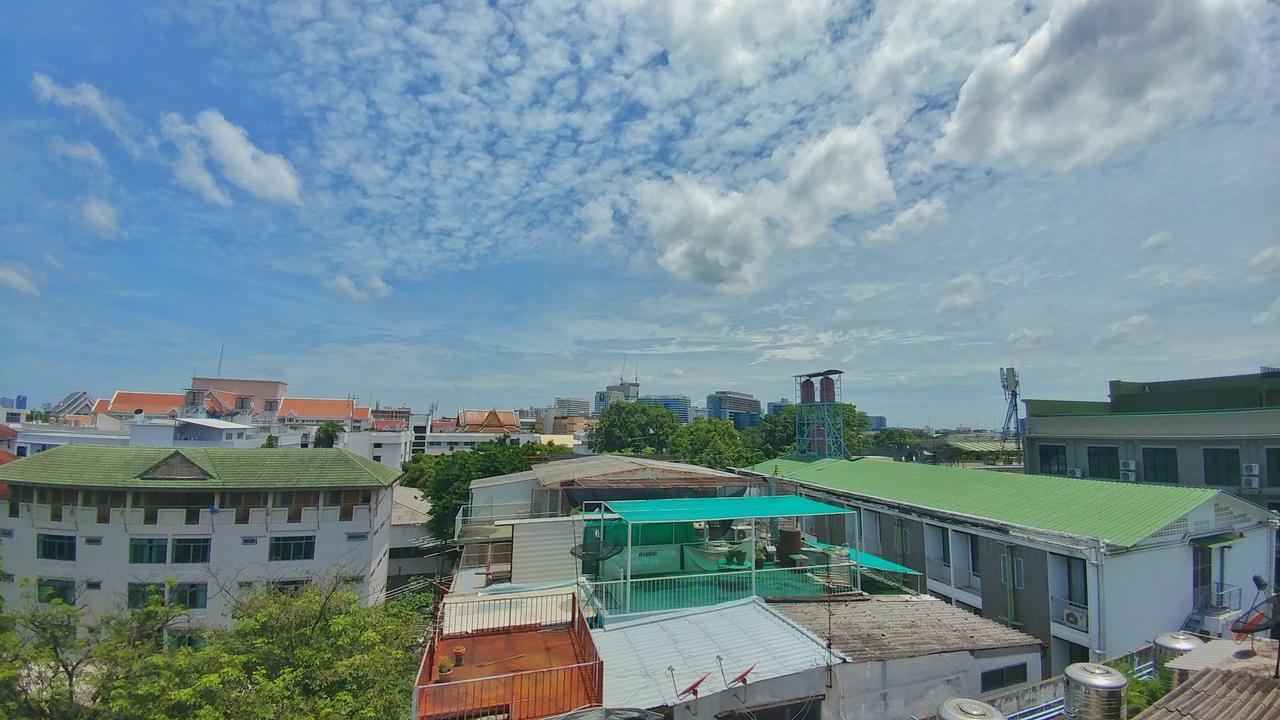 Four Sons Village Bangkok Bagian luar foto