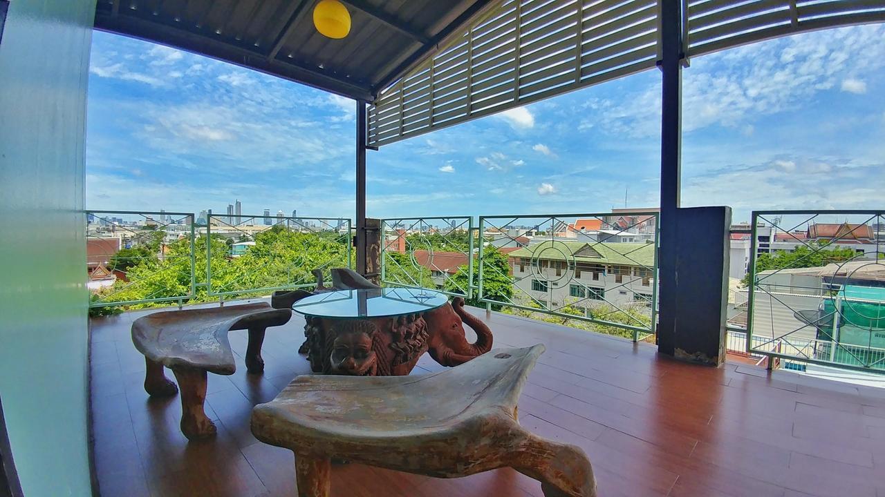 Four Sons Village Bangkok Bagian luar foto