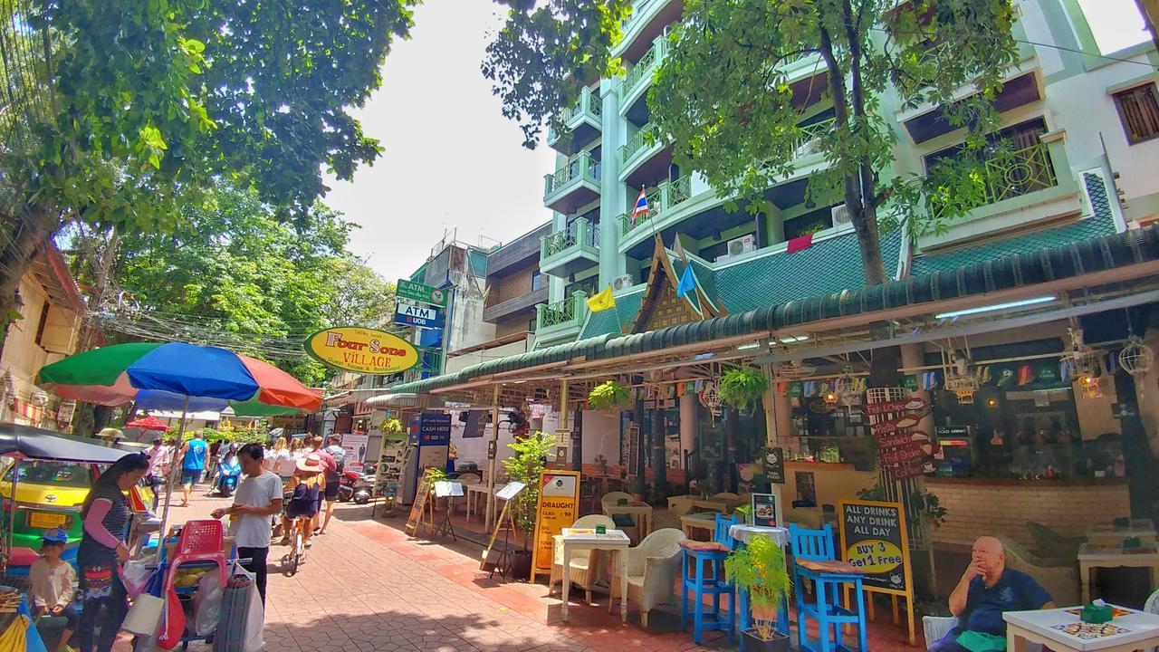 Four Sons Village Bangkok Bagian luar foto
