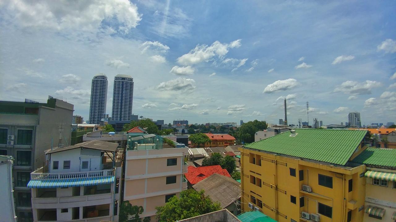 Four Sons Village Bangkok Bagian luar foto
