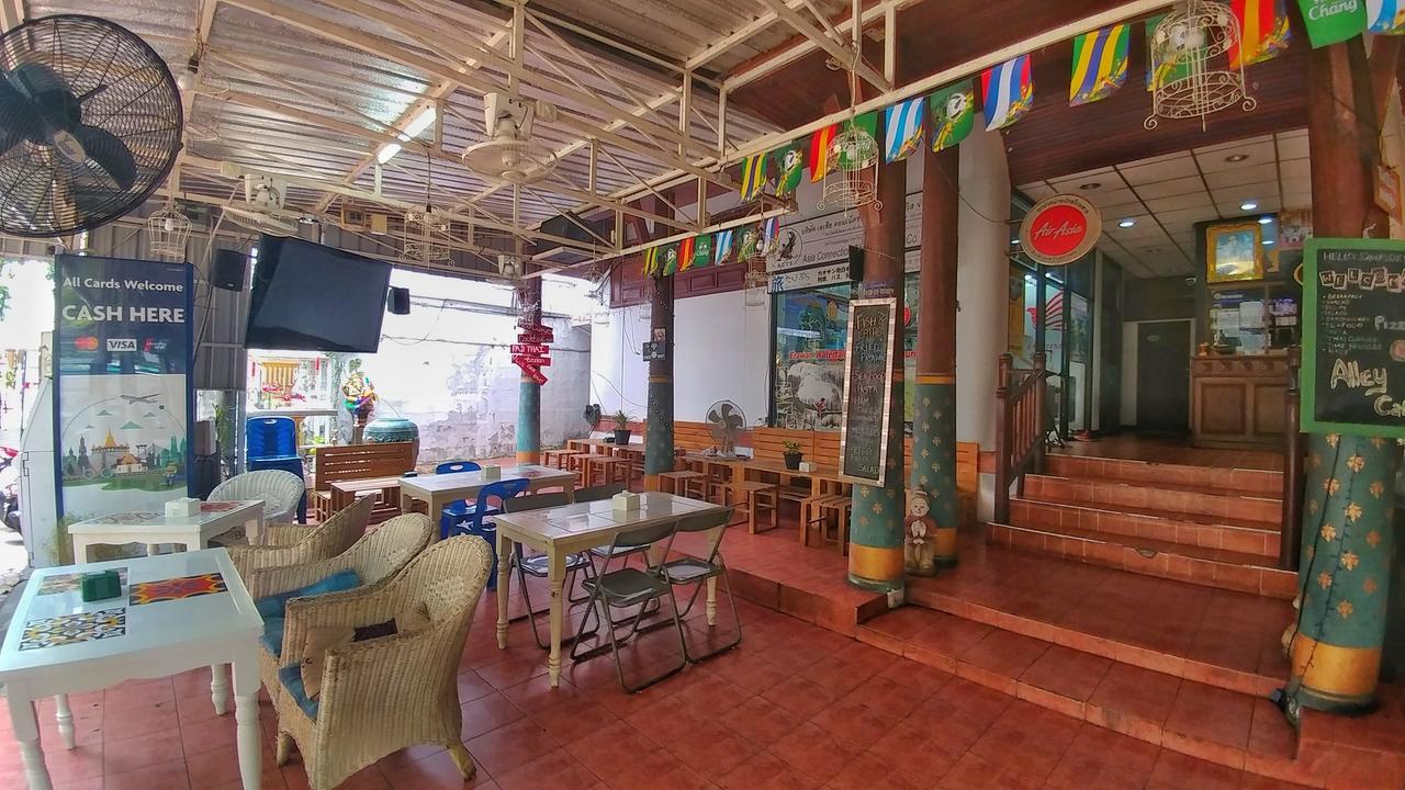 Four Sons Village Bangkok Bagian luar foto